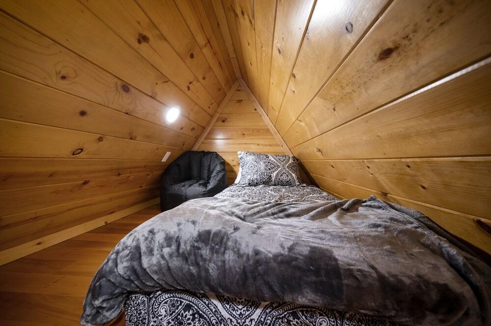 Sweethart 2 Bedroom Cabin