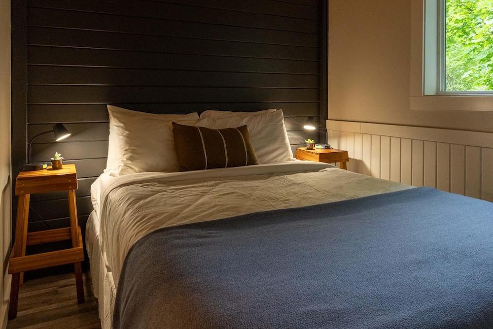 Barefoot Villas Cabin 1 Beaver w/ Hot tub