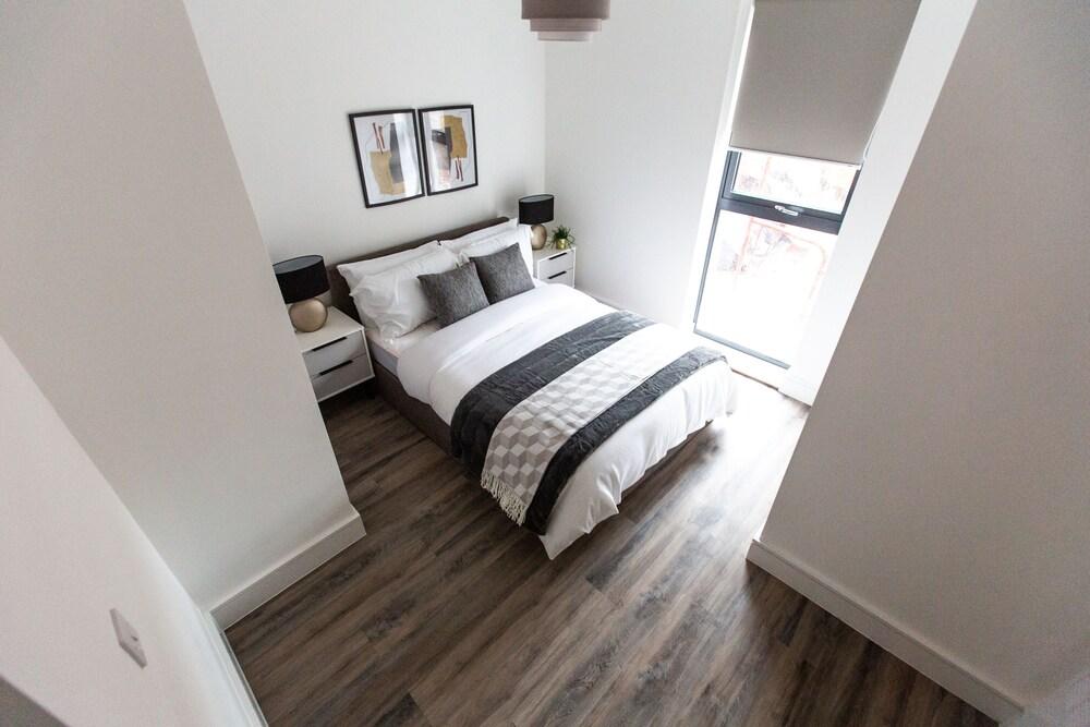 Modern 1-bed - Brand New - Central - Free Wi-fi