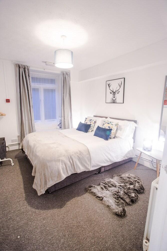 Short Stay Bristol - Oakfield Apartment