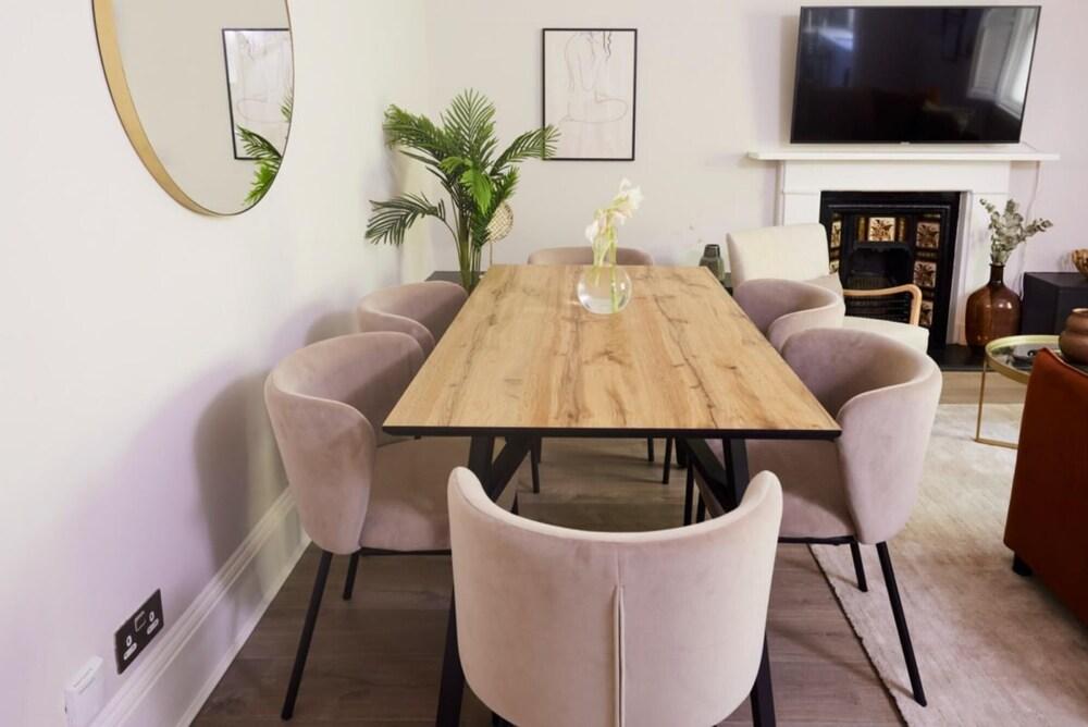 The St Johns Wood Sanctuary - Glamorous 2bdr Flat