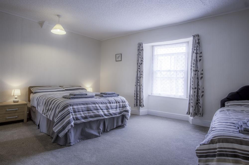 Dragons Den - 2 Bedroom Apartment - Tenby