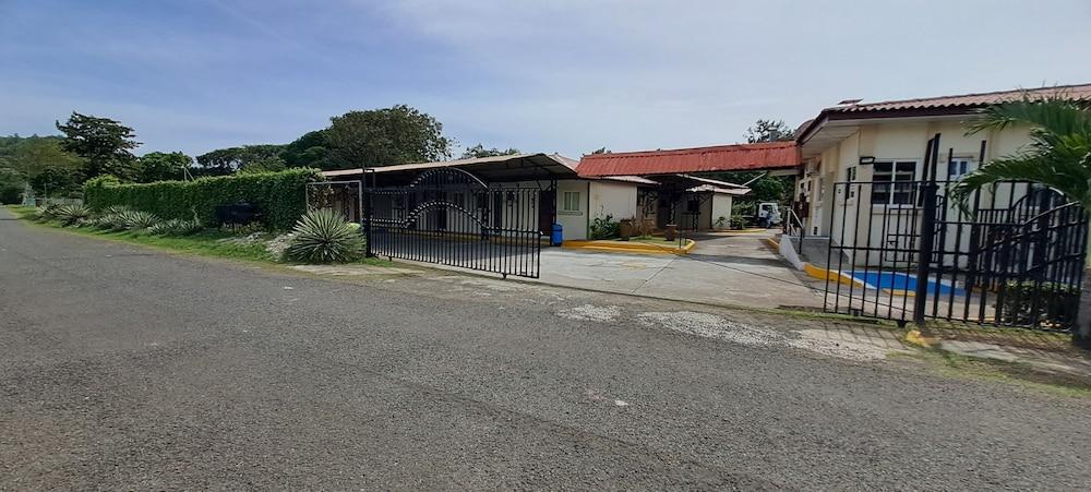 Mi Casa Asi de Grande