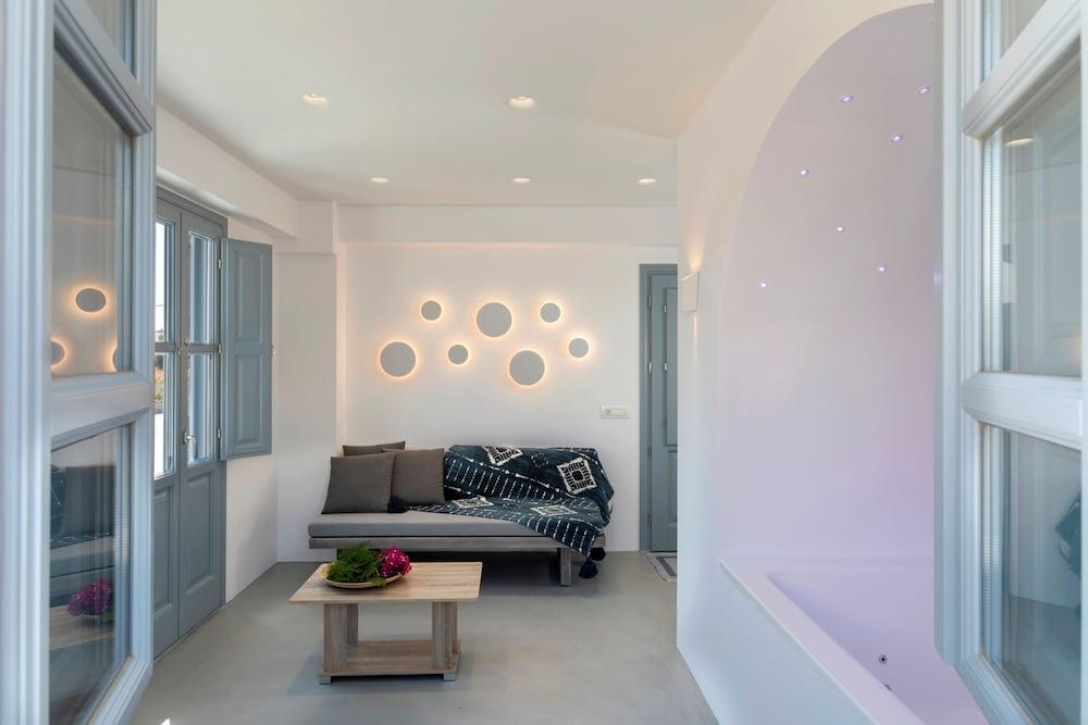 BlackStone Luxury Suites