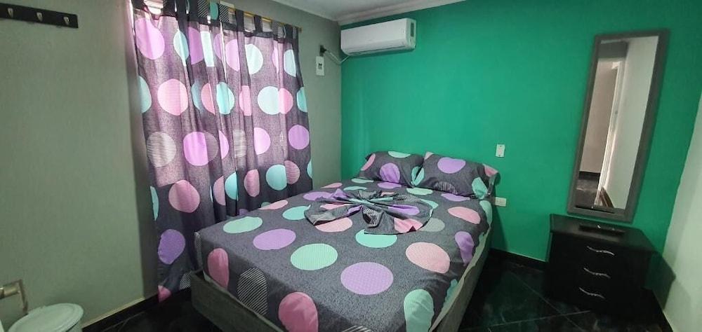 Hostal Mi Lindo Septiembre