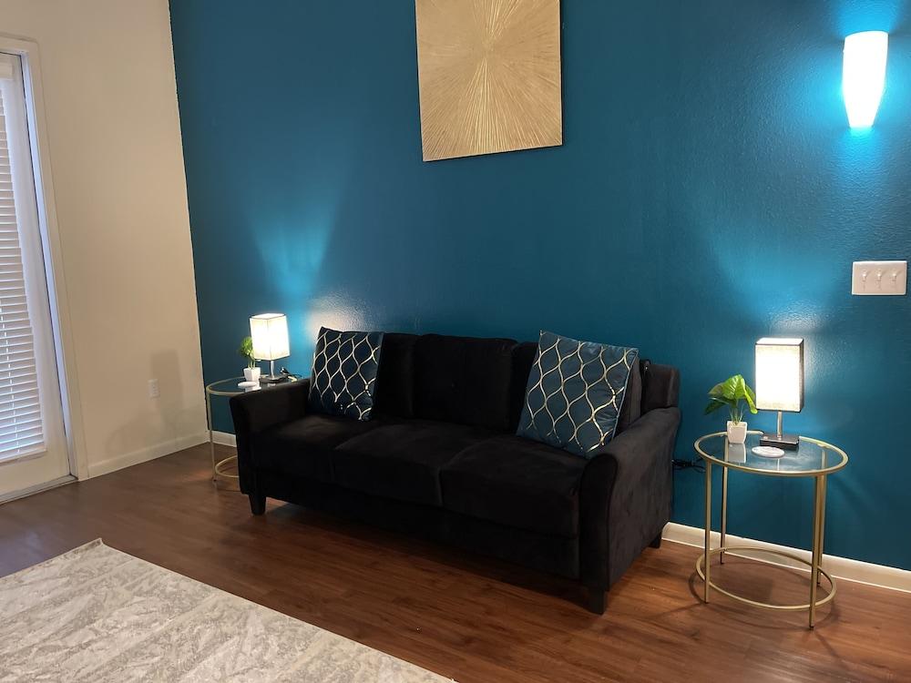 Luxury Style Retreat The Domain