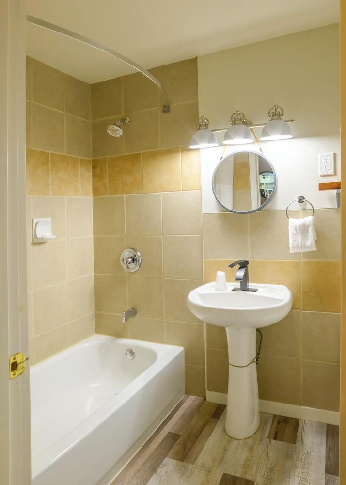 Barefoot Villas Room 6 Oak