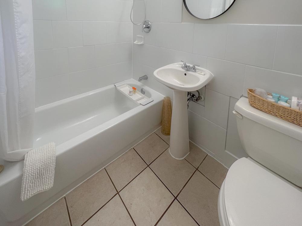 Barefoot Villas Room 3 Blue Jay