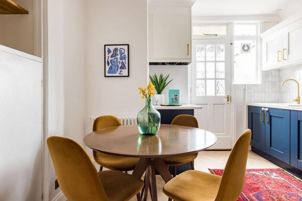 The Blackheath Hideaway - Alluring 2bdr Flat With Balcony