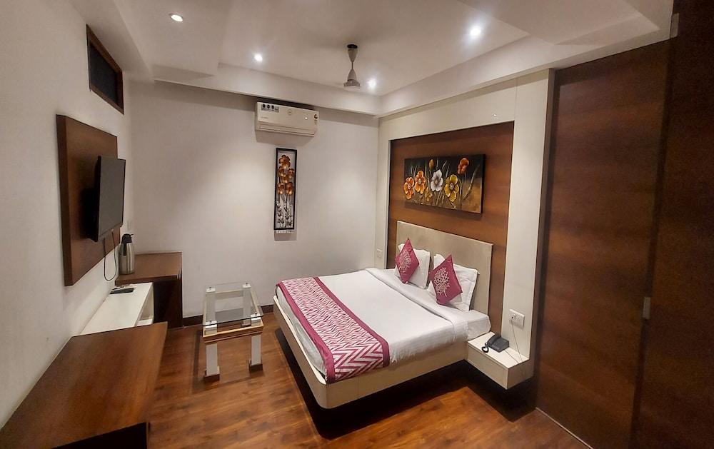 Hotel Meenakshi Palace