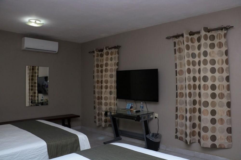 Hotel Garden Suites Tonlá