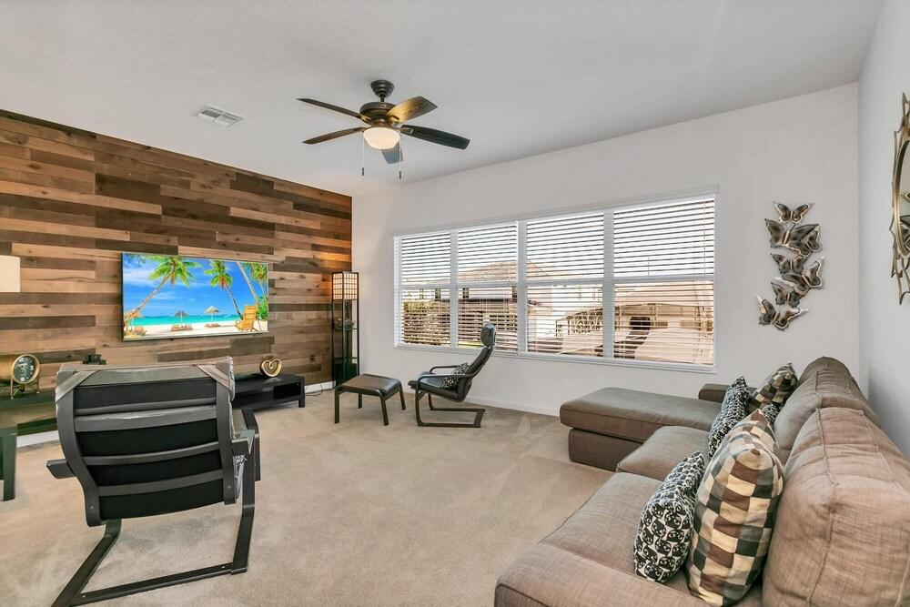 6BR Luxury Home w Private Pool BBQ