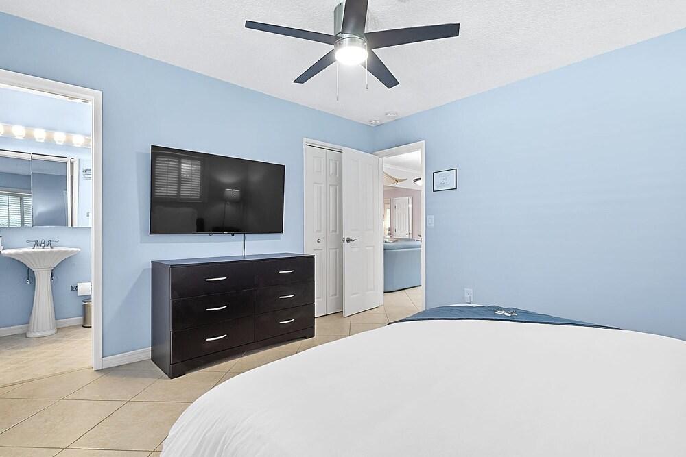 Renovated Quiet All King Bed Suites
