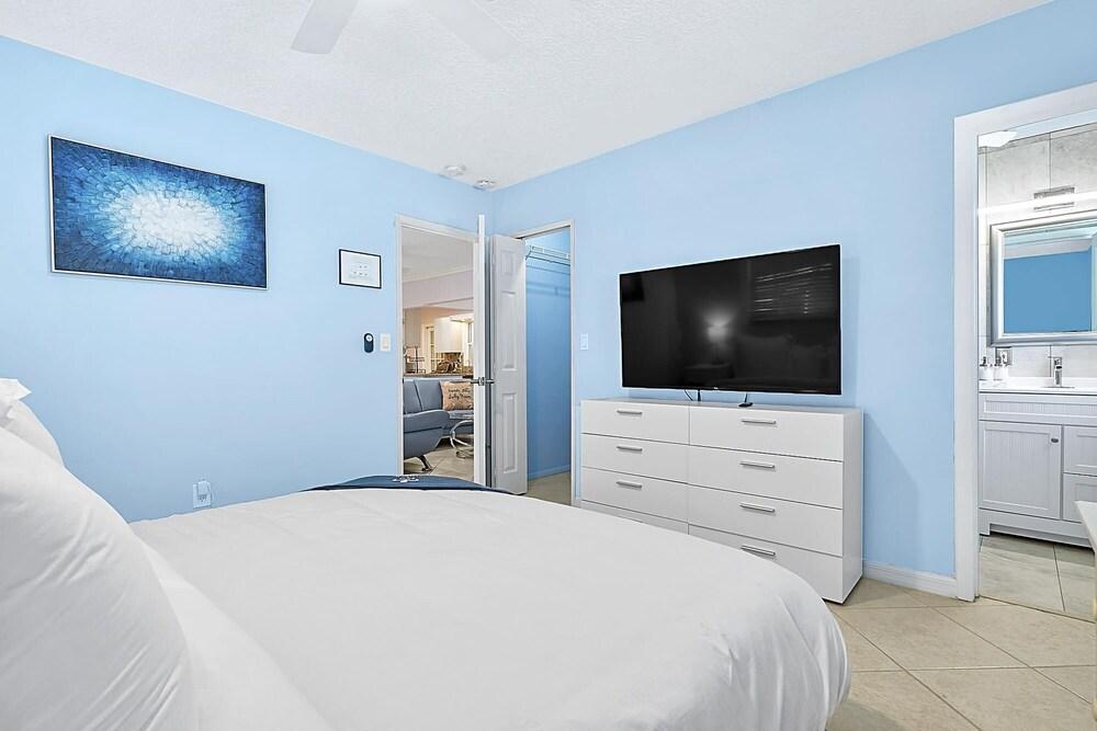 Renovated Quiet All King Bed Suites