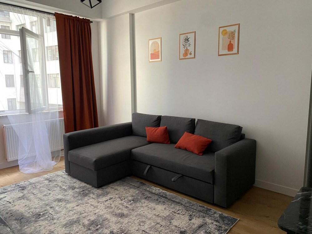 Comfy Flat With Central Location in Fikirtepe
