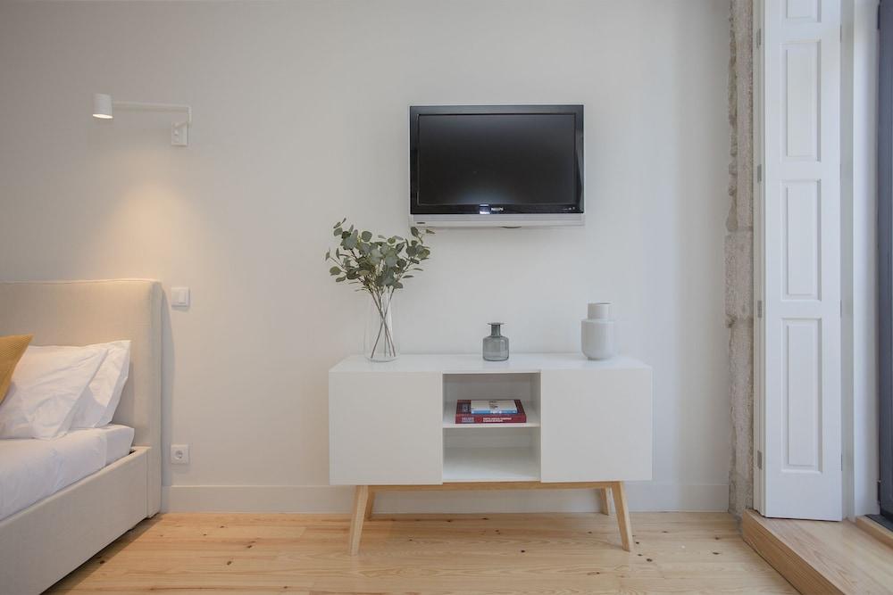 Liiiving - Charming Downtown Delight II