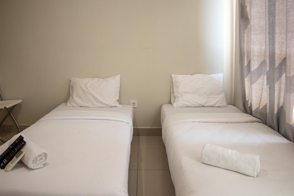 Lavish Studio At Springlake Summarecon Apartment