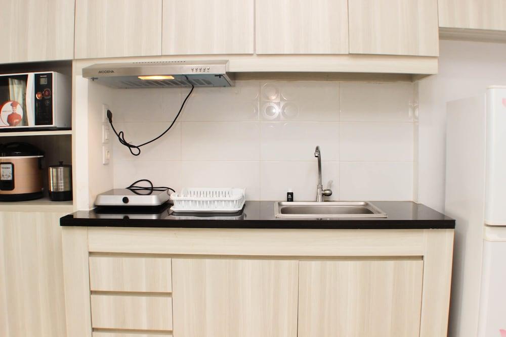 Cozy Studio At Azalea Suites Apartment