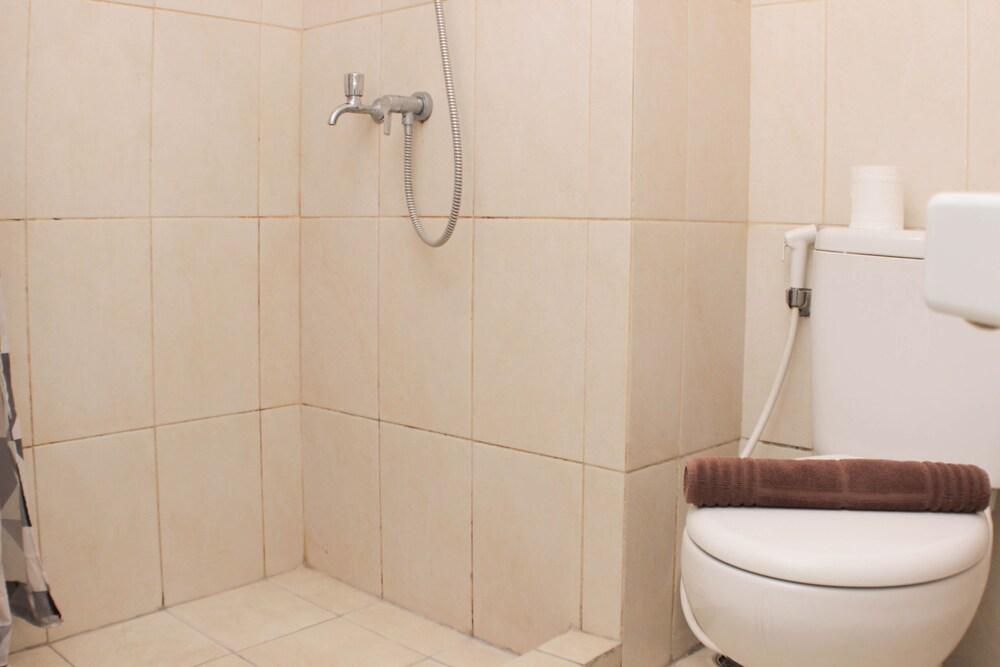 Modern Look And Comfy Studio Apartment At Springlake Summarecon