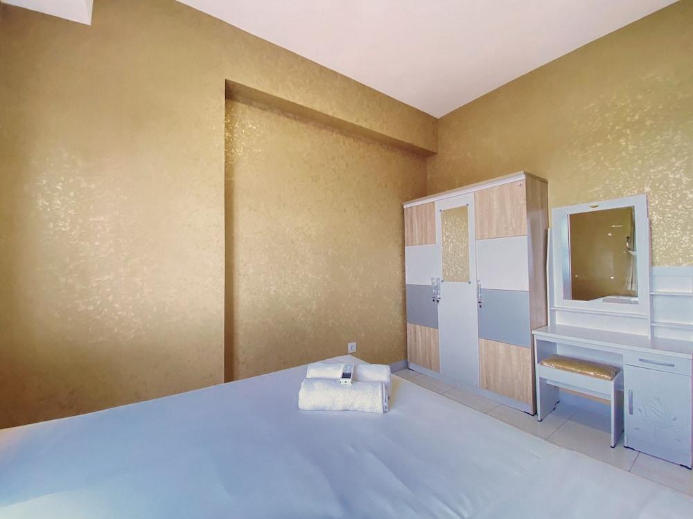 Nice And Spacious At 2Br Mekarwangi Square Cibaduyut Apartment