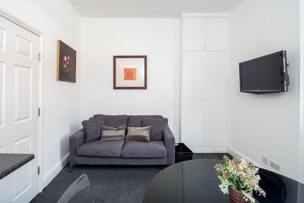 Altido Exceptional 1 Bed Flat In Chelsea
