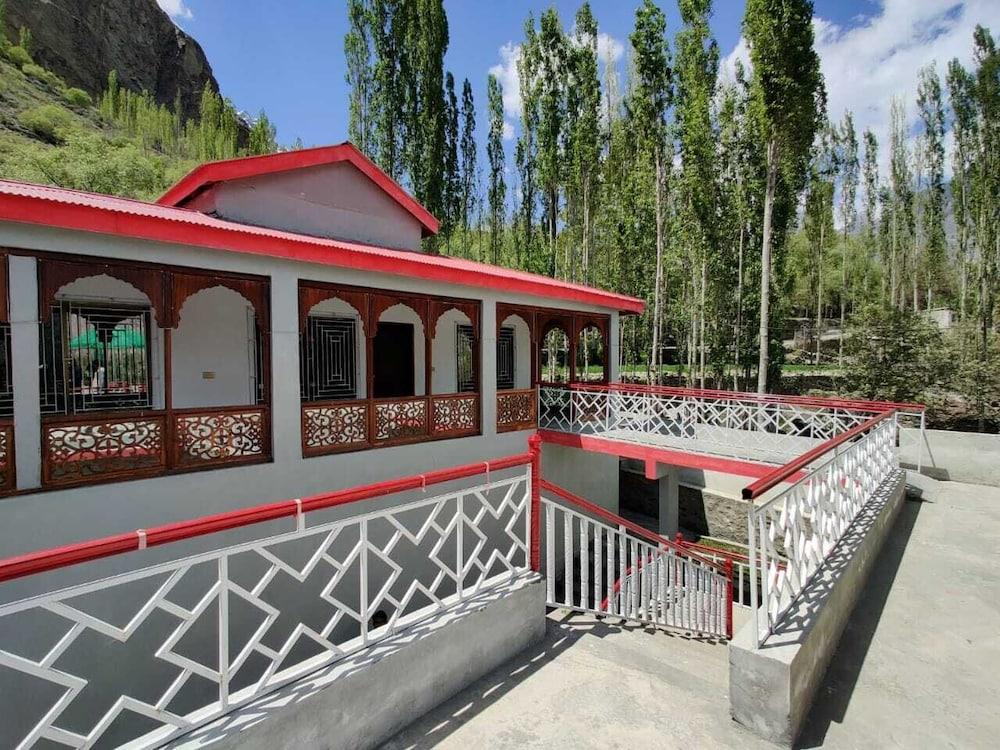 Orangeloft Lower Kachura Lake