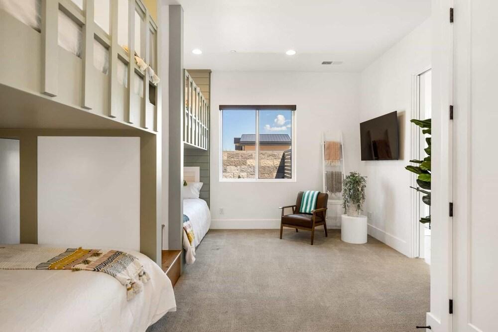 Villa Belissimo by RedAwning