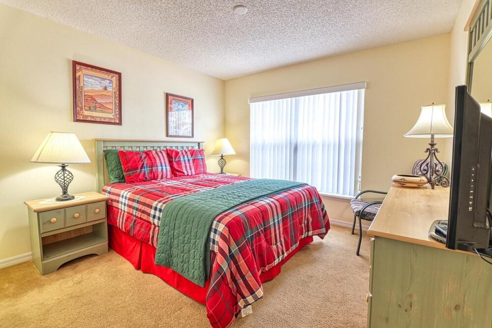 Arler House - Amazing 4 Bed 3 Bath - Private Pool