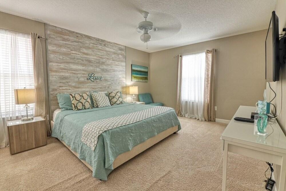 Fun at Paradise Palms