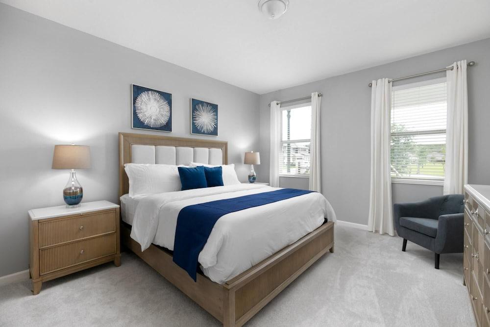 Stunning House With Private Pool