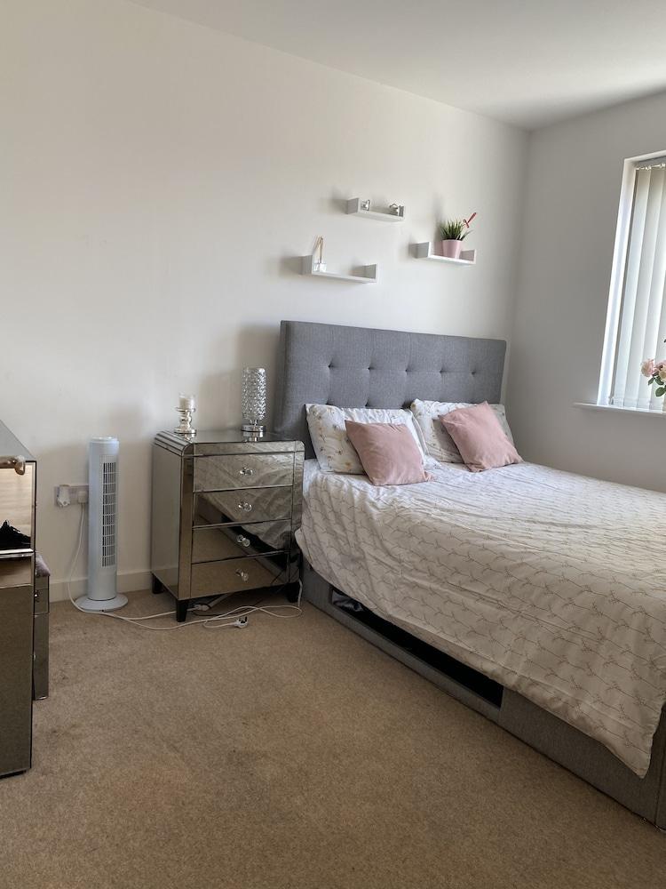 Captivating 1-bed Apartment in Barking