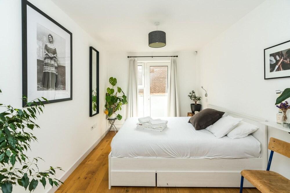 Contemporary 2BD Flat With Balcony - Hackney Downs
