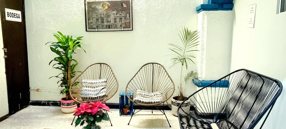 HoM Balderas - Hostel