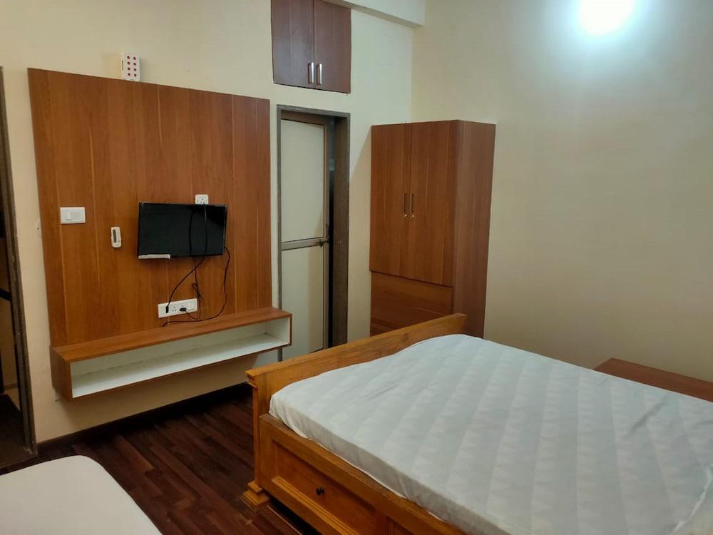 Hotel Milan Gurukul Road