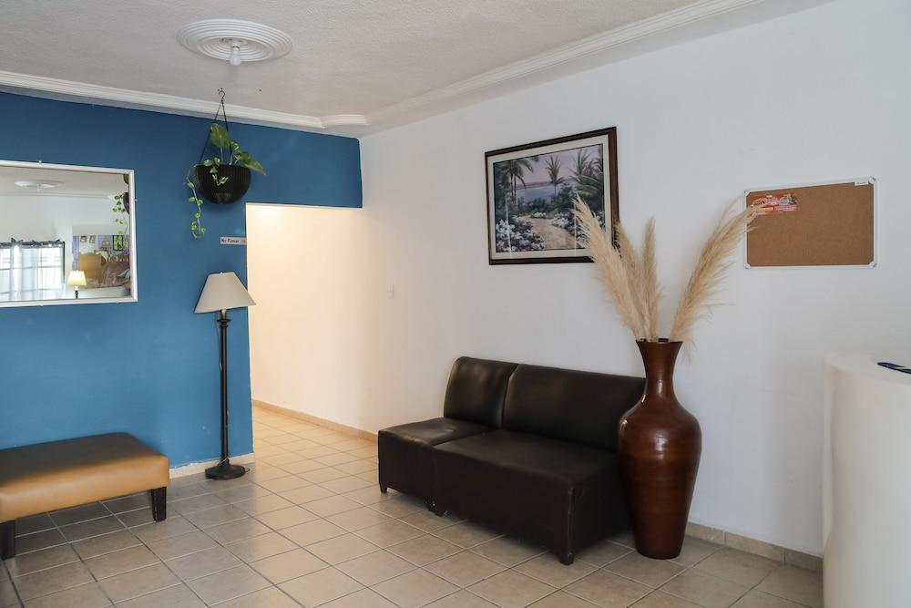 ANTIQUE Guest House Fundidora