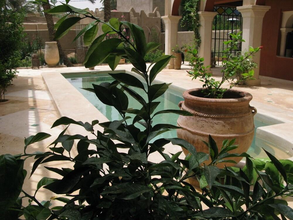 Charming Guest House With Pool for 6 People