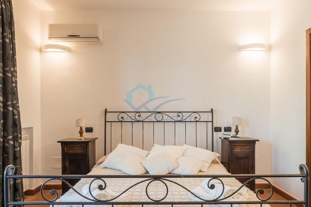 New Refined Villa Rayskaya In Monte Compatri