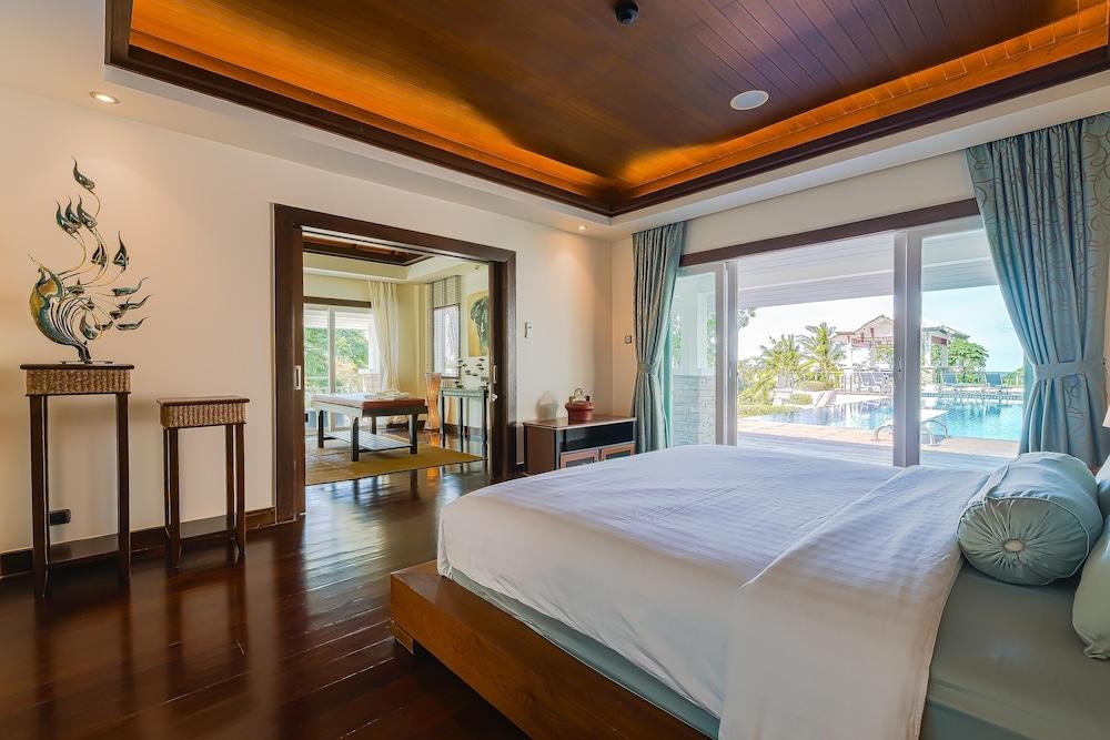 Luxury Mansion 6 BR on Golf Course JB