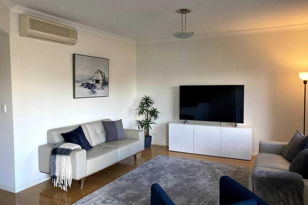 Modern 2 Bedroom Apartment in Perth