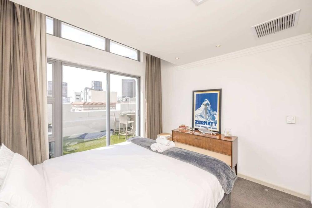 Central and Spacious 1 Bedroom Flat With Swimming Pool