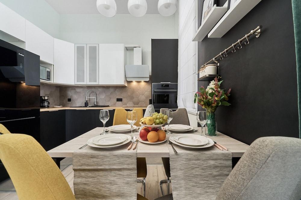 Apartment Aleja Architektów by Renters