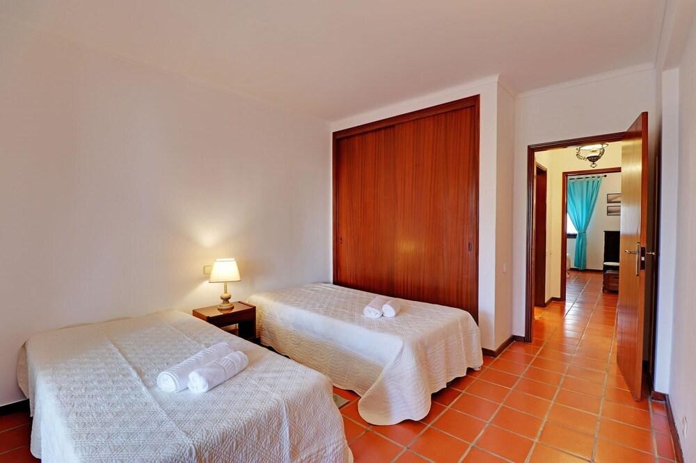 Albufeira Typical With Pool