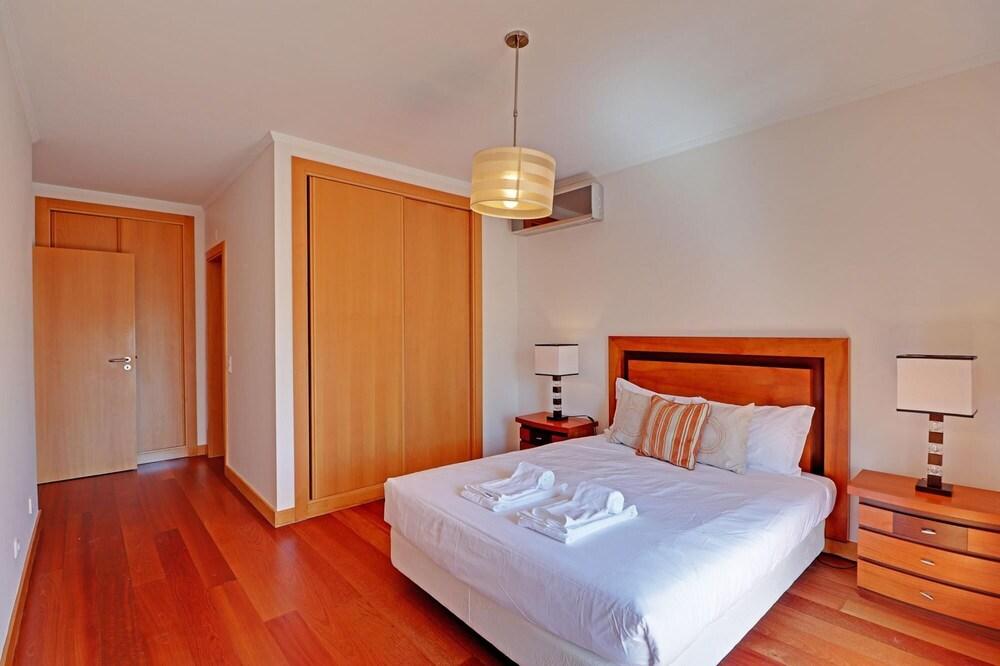 Albufeira Corcovada With Pool by Homing