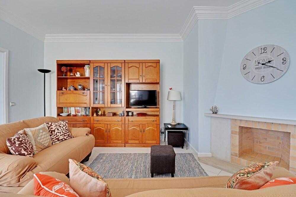 Vilamoura Main Avenue by Homing