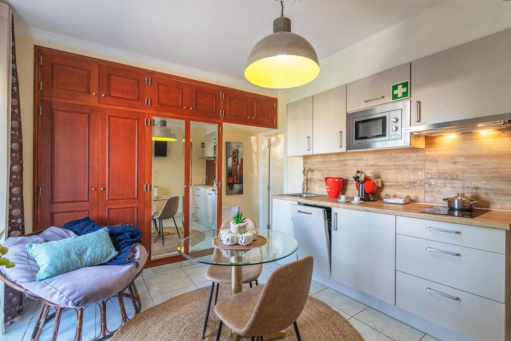 Faro Airport Flat V by Homing