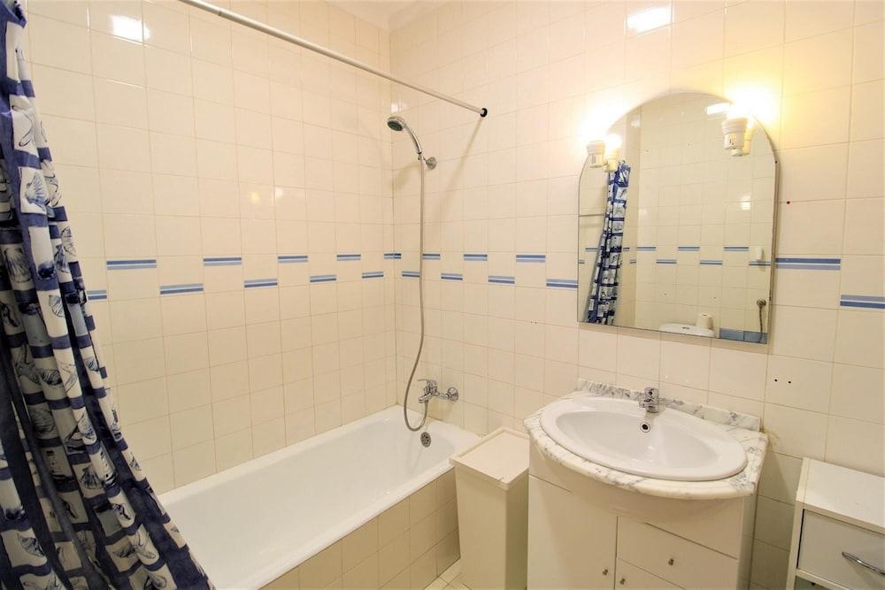 Portim O Classic With Pool by Homing