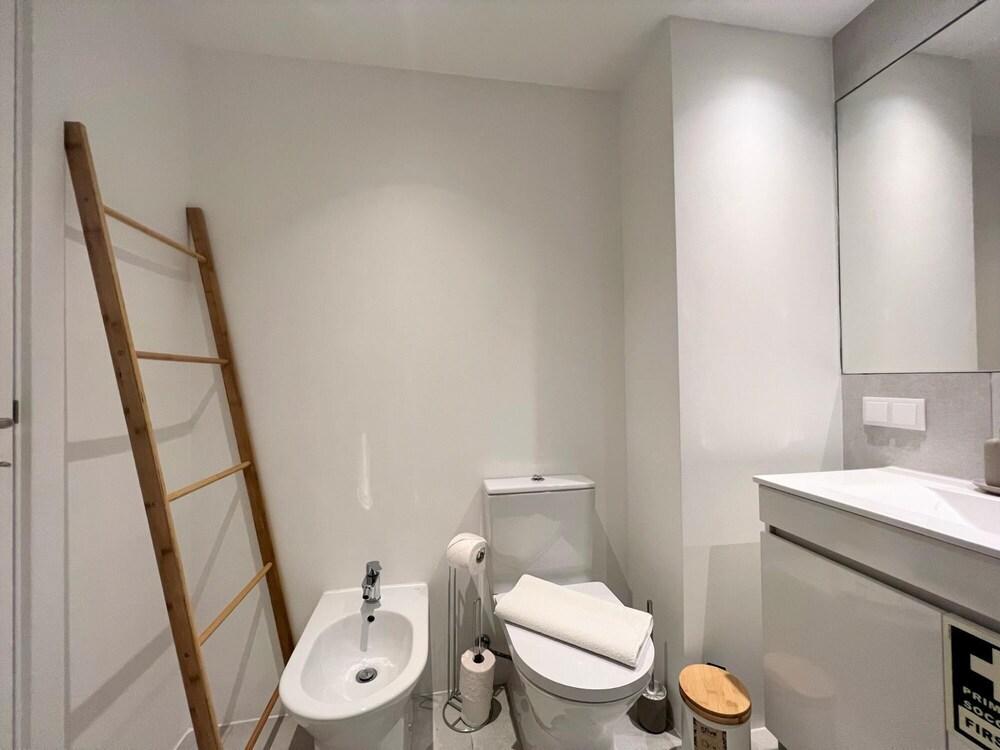 Albufeira Twins 1 With Pool by Homing