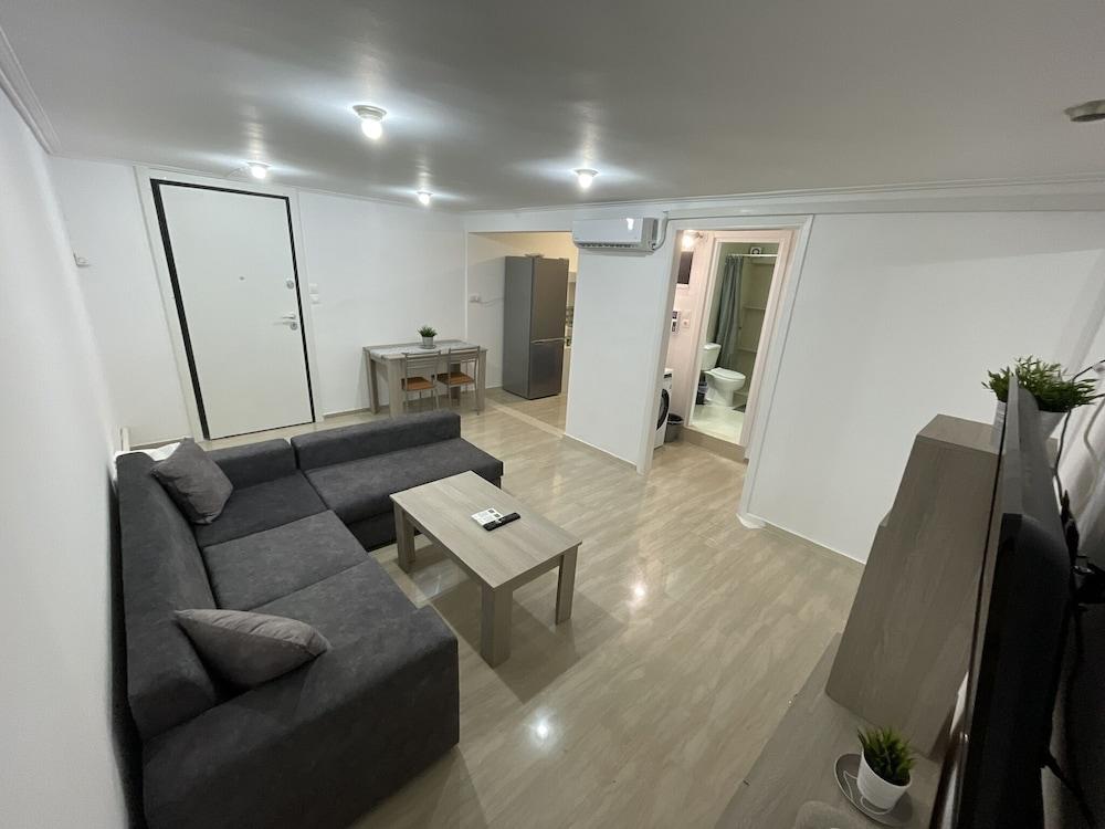 Charming 2-bed Apartment in Kallithea