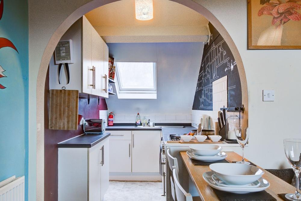 Entire Artistic Open-plan Top Floor Apartment