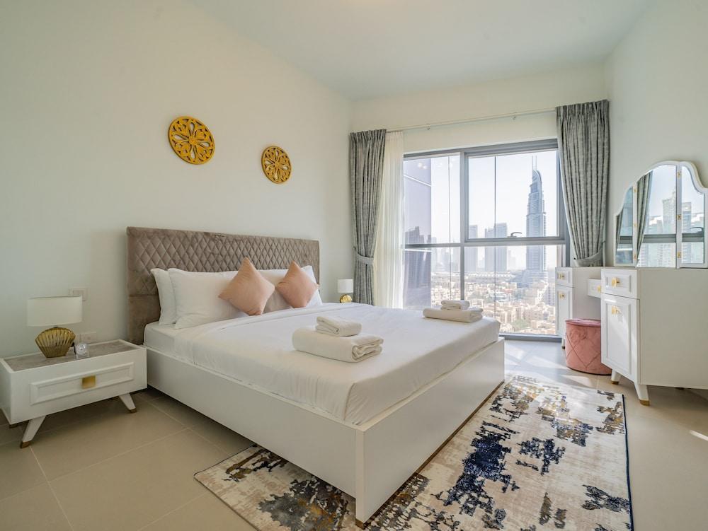 Glamorous Apartment Facing Burj Khalifa